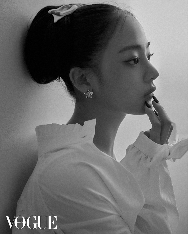 みん　Vogue Korea 別冊付録 写真集 シン・ミナ別冊付録] 韓国 雑誌 VOGUE Korea 2025年 4月号